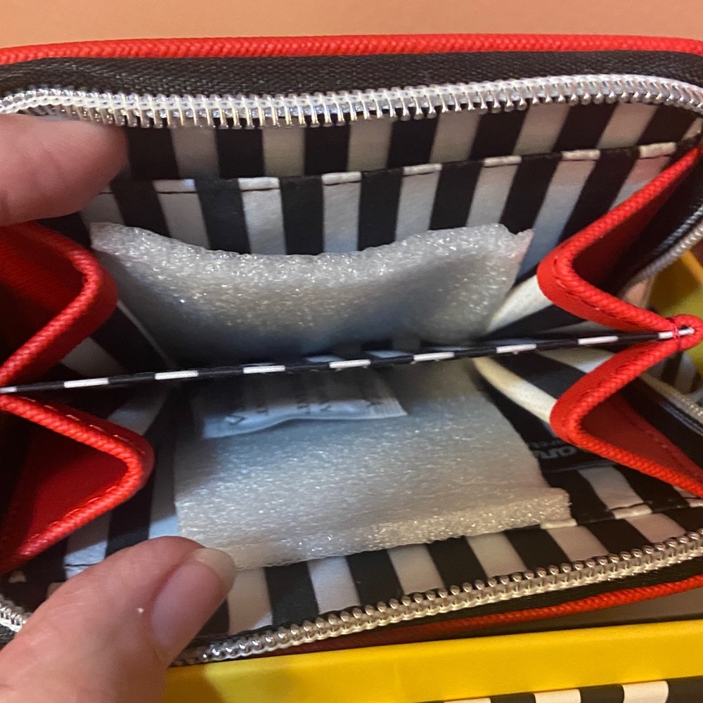 Marc Tetro NWT Red Westie Dog Print Wallet Small Zip Around Wallet 4.5x3.5 w/box - Picture 3 of 6